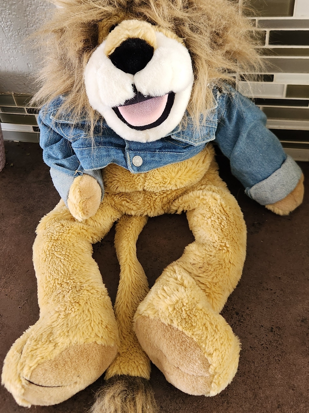 Vintage 1994 Macys Bullocks Rowland Plush Lion Hand Puppet w/Denim Jacket 26"